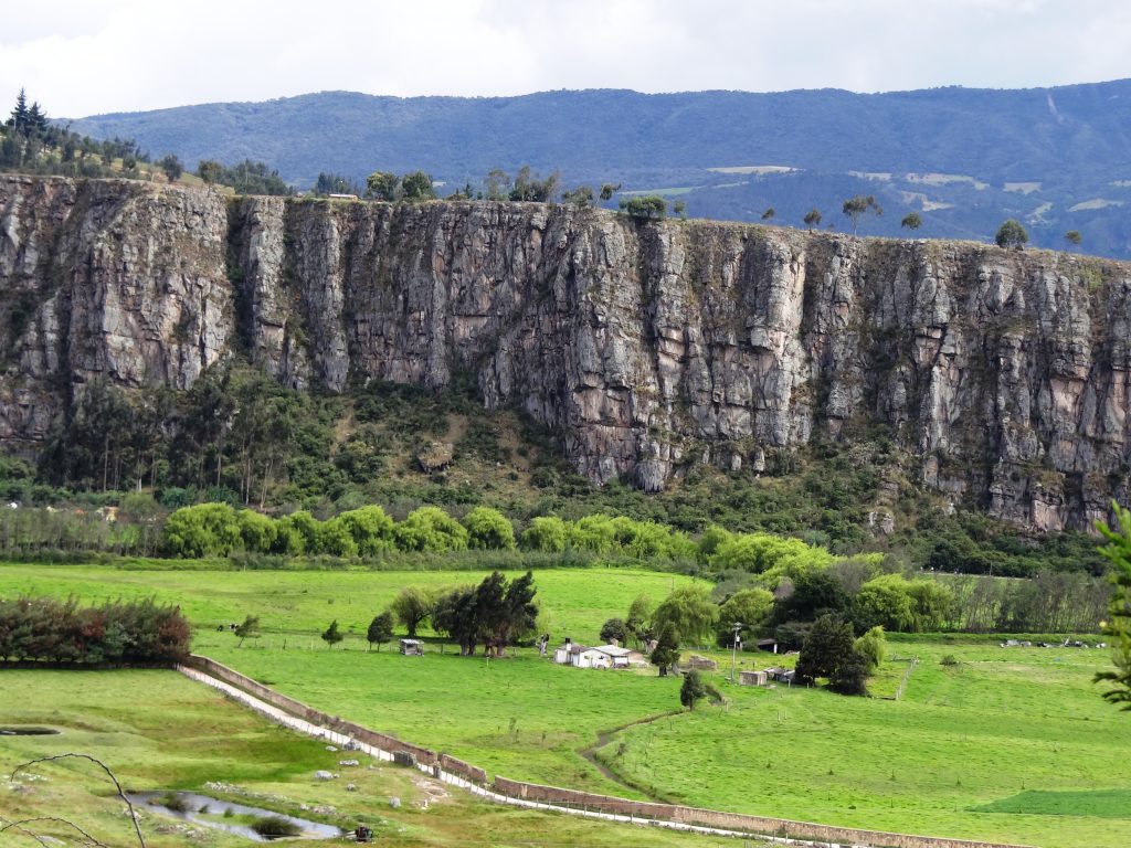 Caminata ecológica en las Rocas de Suesca 